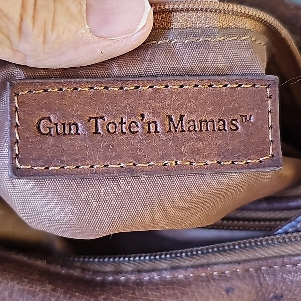 Gun tote'n Momas, leather bag. Lots of zippers‎ and pockets.